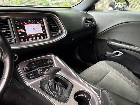 Used 2015 Dodge Challenger SXT w/ Driver Convenience Group RWD image 21