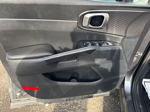 Used 2023 Kia Sorento LX image 10