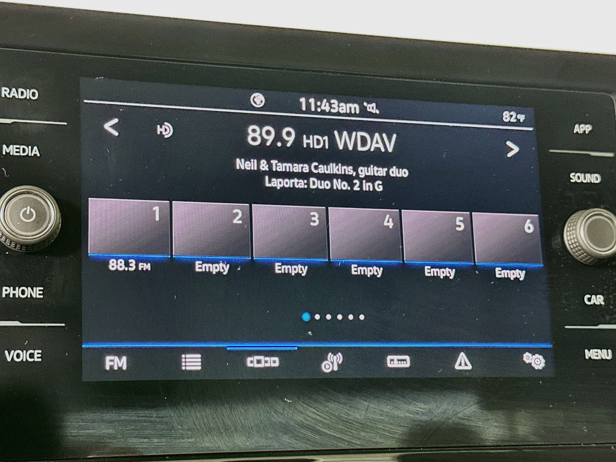 Used 2025 Volkswagen Jetta SE FWD image 21