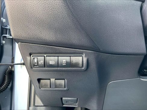 Used 2026 Toyota Corolla Cross XLE FWD image 33