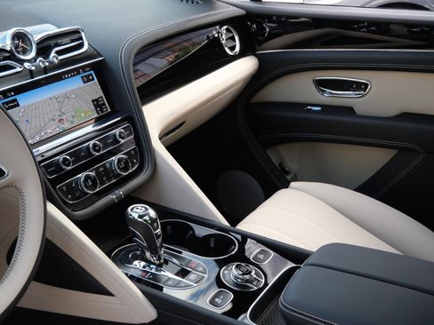 New 2025 Bentley Bentayga image 11