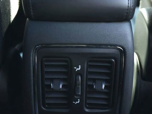 Used 2020 Jeep Grand Cherokee Laredo image 34