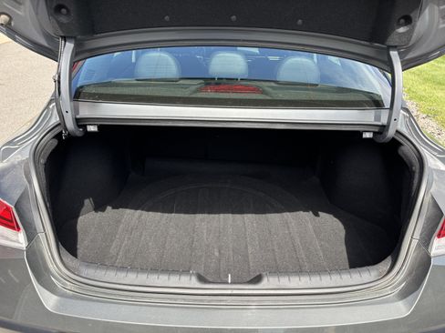 Used 2024 Hyundai Elantra Limited FWD image 5