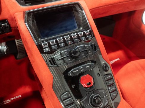 Used 2020 Lamborghini Aventador SVJ AWD/4WD image 23