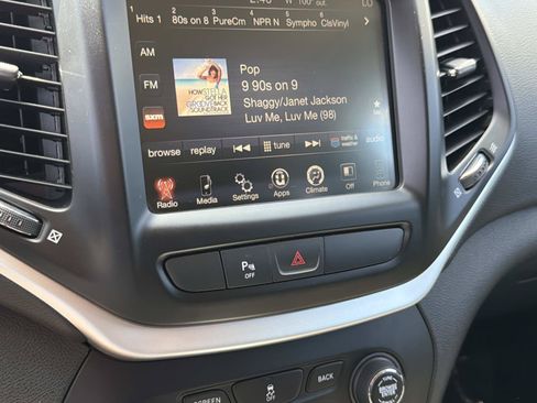 Used 2018 Jeep Cherokee Trailhawk AWD/4WD image 22