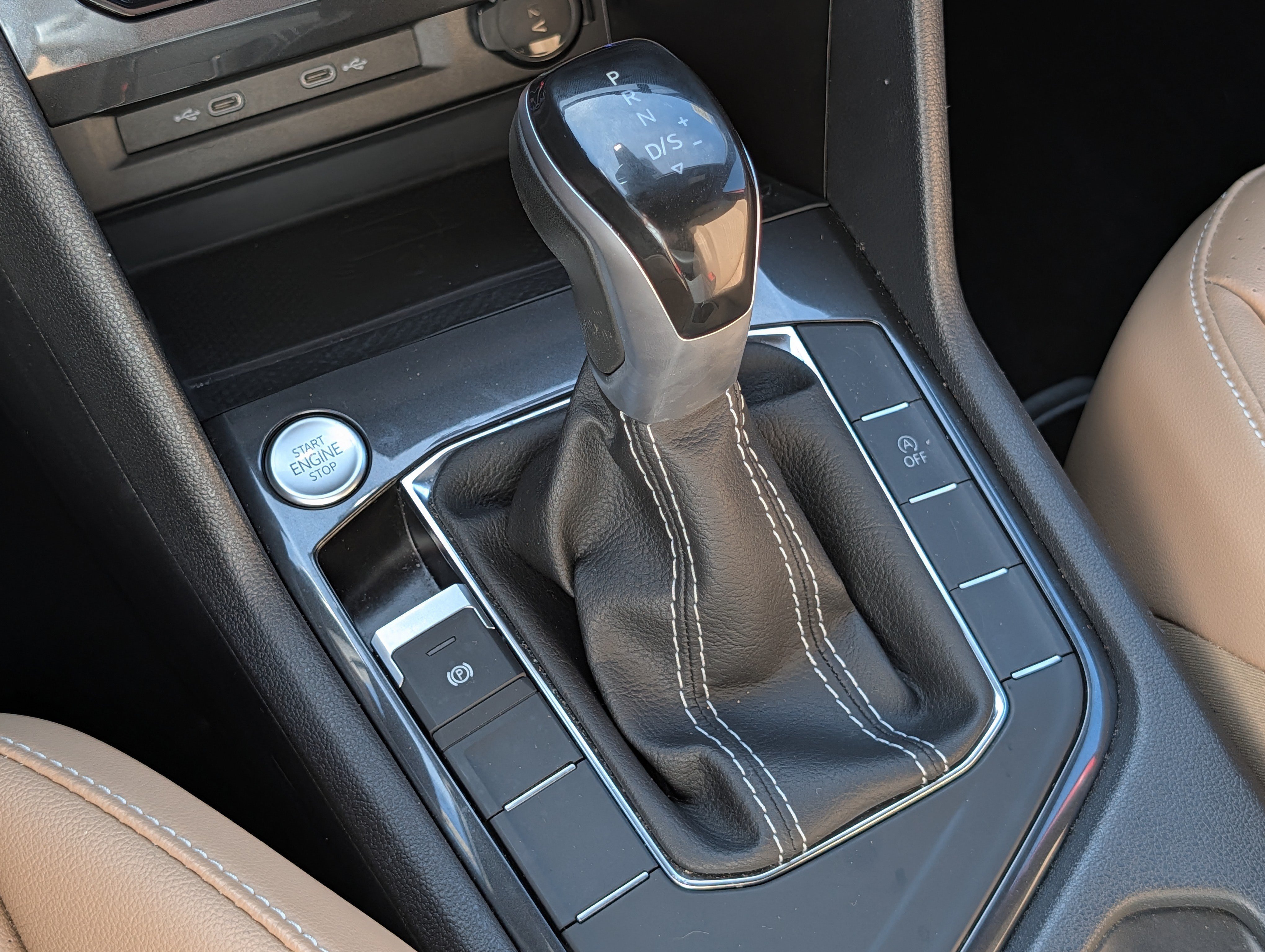 Certified 2023 Volkswagen Tiguan SE FWD image 25