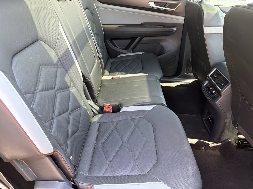 Used 2025 Volkswagen Atlas Peak Edition SE AWD/4WD image 15