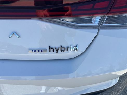 Used 2021 Hyundai Elantra Blue image 11