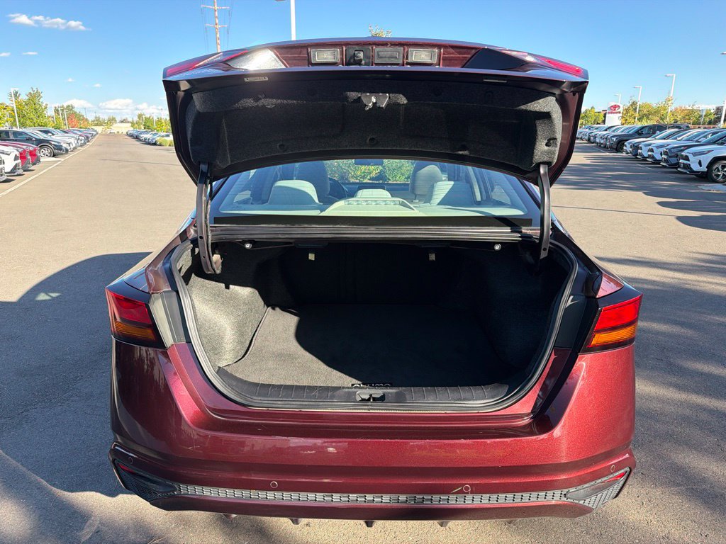 Used 2025 Nissan Altima 2.5 SV FWD image 17