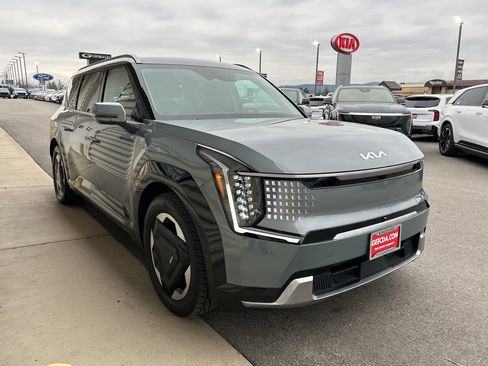 Certified 2024 Kia EV9 Land image 4