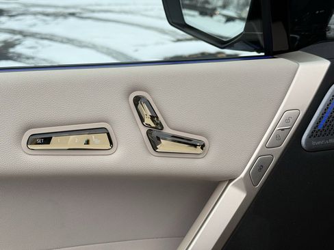 Certified 2024 BMW iX M60 image 21