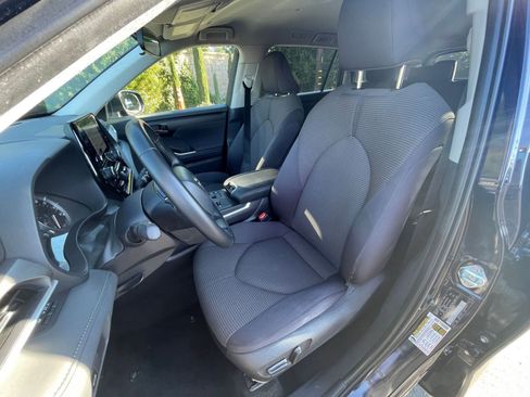 Used 2025 Toyota Highlander LE image 39