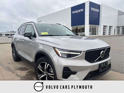 Used 2024 Volvo XC40 B5 Core w/ Climate Package AWD/4WD image 1