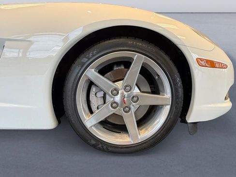 Used 2005 Chevrolet Corvette Convertible w/ Preferred Equipment Group RWD image 9
