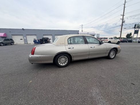Used 1999 Lincoln Town Car Signature RWD image 28