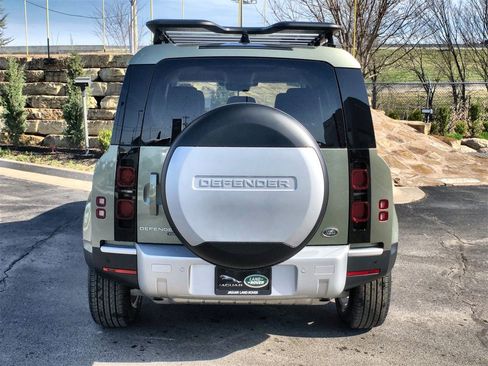 Certified 2021 Land Rover Defender 110 SE image 4
