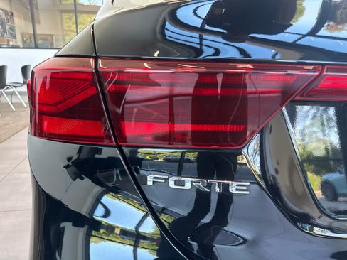 Used 2020 Kia Forte LXS FWD image 28