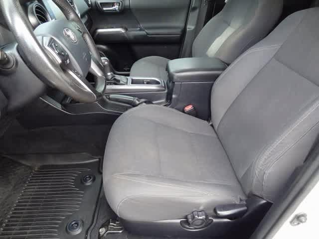 Used 2018 Toyota Tacoma TRD Sport AWD/4WD image 6