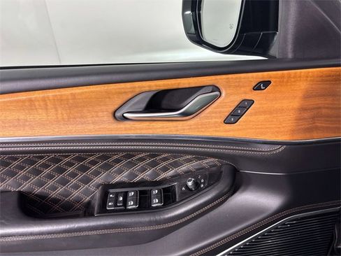 Used 2022 Jeep Grand Cherokee Summit image 18