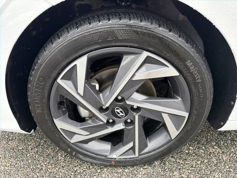 Used 2025 Hyundai Elantra Sport image 33