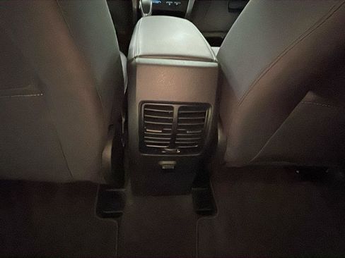 Used 2019 Ford Escape SE image 10