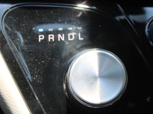Used 2023 Chrysler Pacifica Touring-L FWD image 42