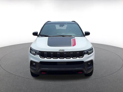Used 2025 Jeep Compass Trailhawk AWD/4WD image 3