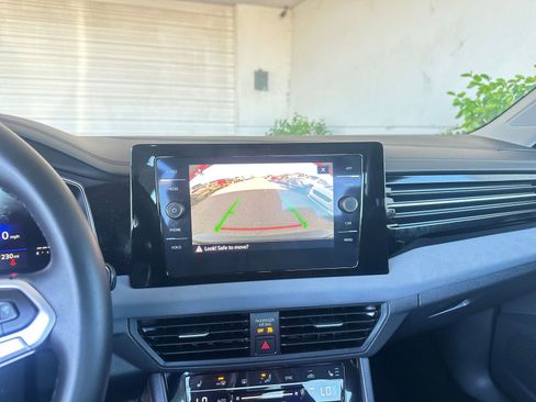 Used 2025 Volkswagen Jetta SE image 17