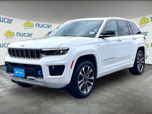Used 2023 Jeep Grand Cherokee Overland w/ Luxury Tech Group IV AWD/4WD image 3