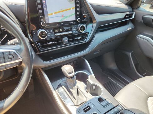 Used 2021 Toyota Highlander XSE AWD/4WD image 30