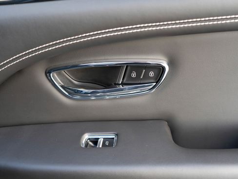Used 2022 Bentley Bentayga AWD/4WD image 37