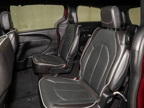 Used 2022 Chrysler Pacifica Limited w/ S Appearance Package image 9