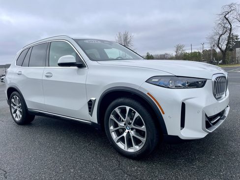 Used 2024 BMW X5 xDrive40i w/ Premium Package image 3