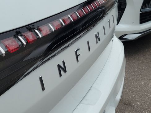 New 2026 INFINITI QX80 Luxe image 6