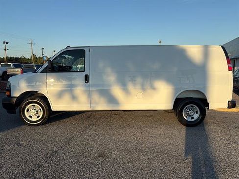 New 2025 Chevrolet Express 3500 Extended w/ Driver Convenience Package image 4