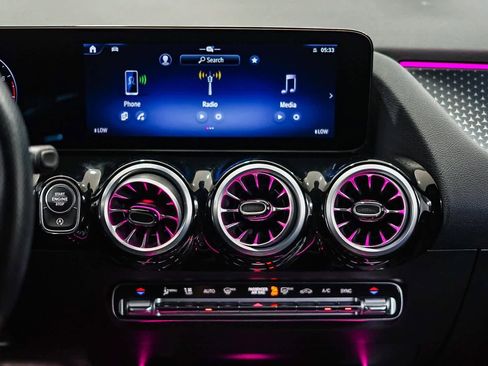 Used 2025 Mercedes-Benz GLA 250 image 13