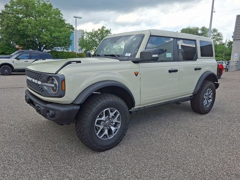 New 2025 Ford Bronco Badlands AWD/4WD image 3