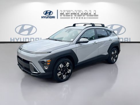 Used 2024 Hyundai Kona SEL FWD image 3