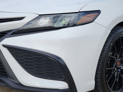 Used 2023 Toyota Camry SE image 10