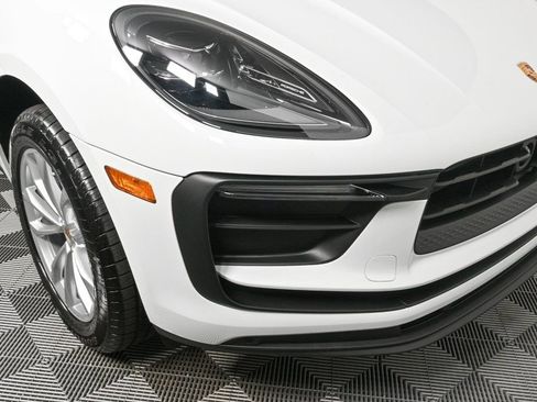 Certified 2025 Porsche Macan image 38
