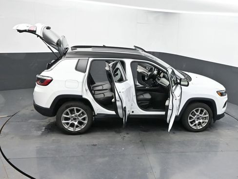 Used 2025 Jeep Compass Limited image 69