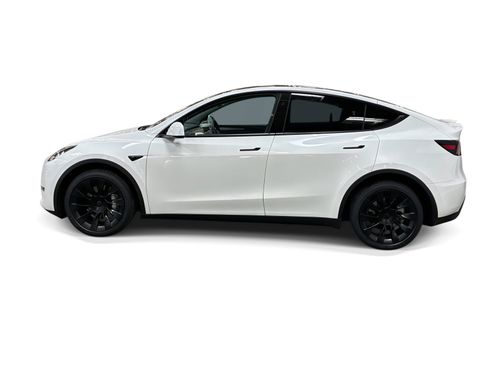 Certified 2023 Tesla Model Y Long Range AWD/4WD image 3