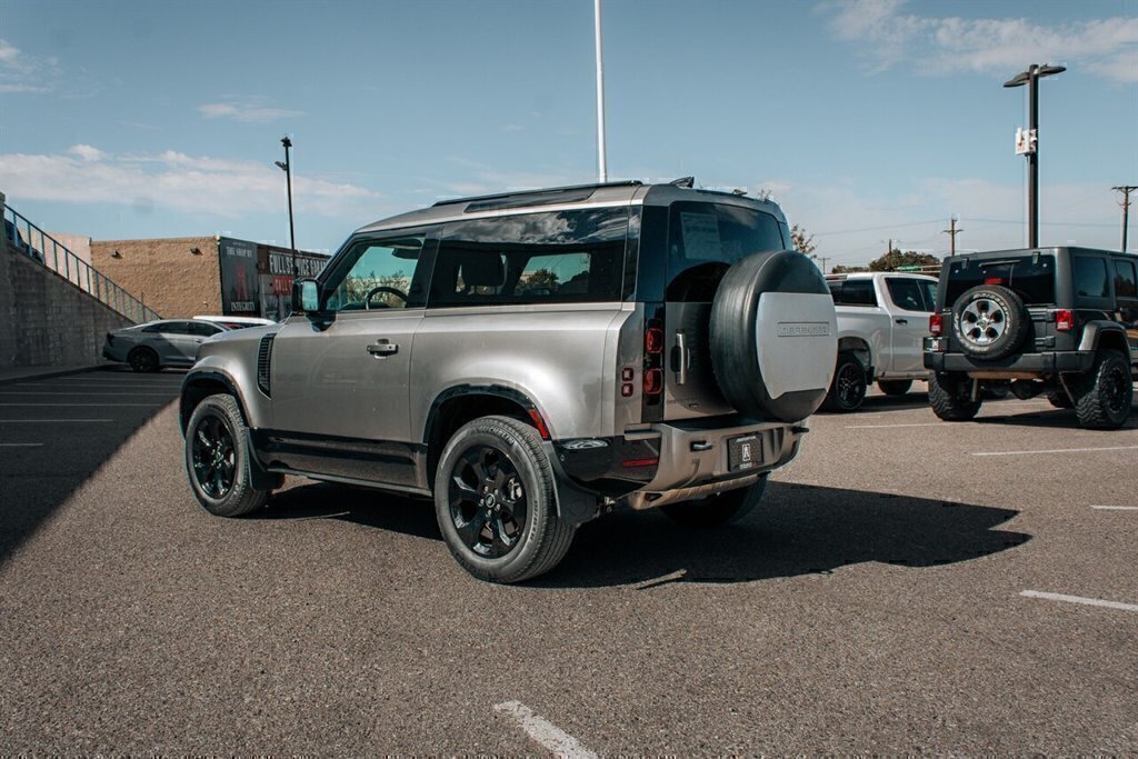 Used 2022 Land Rover Defender 90 X-Dynamic SE AWD/4WD image 5