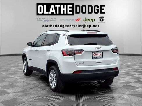 Certified 2025 Jeep Compass Latitude AWD/4WD image 3