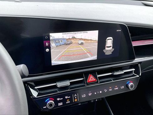 Used 2023 Kia Niro EX FWD image 29