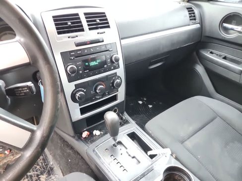 Used 2010 Dodge Charger SXT image 10