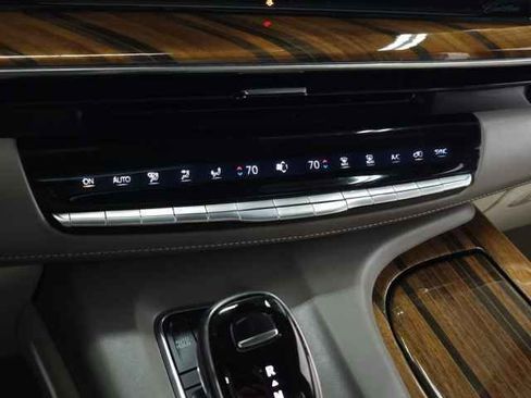 Used 2022 Cadillac Escalade Premium Luxury Platinum image 36