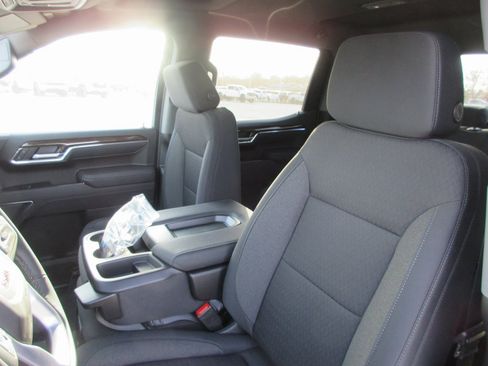 New 2026 GMC Sierra 1500 SLE image 14