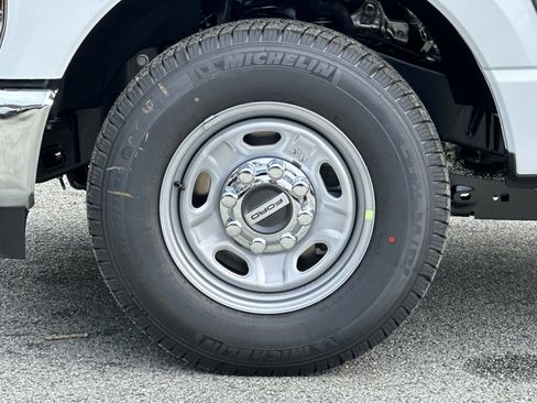 New 2026 Ford F250 XL w/ XL Chrome Package RWD image 21
