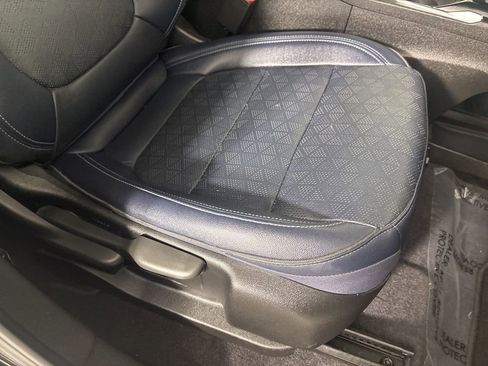 Used 2022 Chevrolet Bolt EUV LT w/ Convenience Package image 28